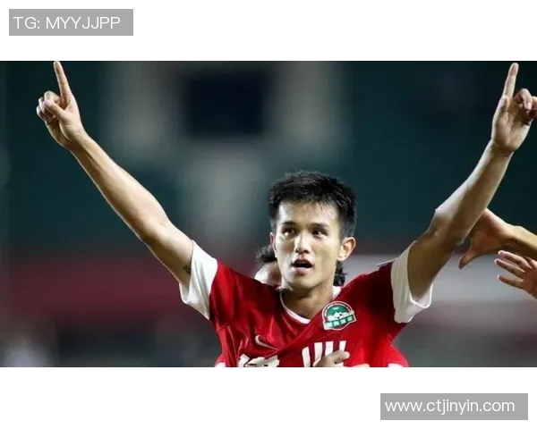 华人血统足球明星的崛起与成就：他们如何在绿茵场上闪耀光芒