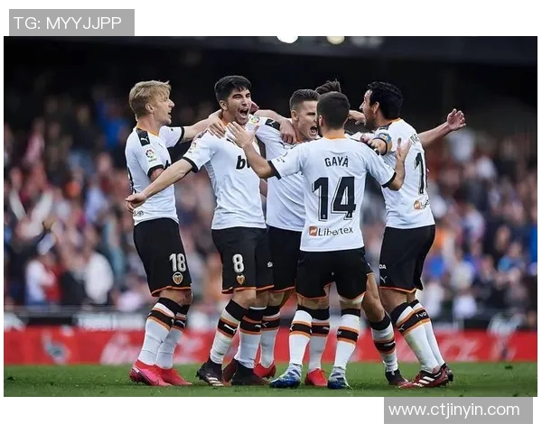 欧洲足球明星精彩瞬间集锦展现足坛传奇风采与激情对决 欧洲足球明星精彩瞬间集锦展现足坛传奇风采与激情对决