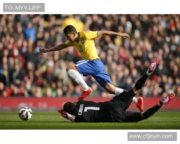 巴西与智利足球赛引发争议球迷对裁判判罚提出质疑 巴西与智利足球赛引发争议球迷对裁判判罚提出质疑